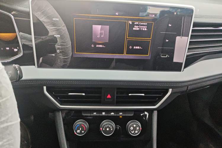 Used Volkswagen Sagitar 2025 Facelift 200TSI DSG Flyover Edition Audio And AC Panel