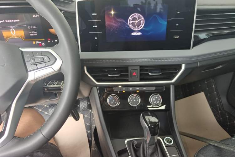 Used Volkswagen Sagitar 2025 200TSI DSG Flyover Edition Audio And AC Panel