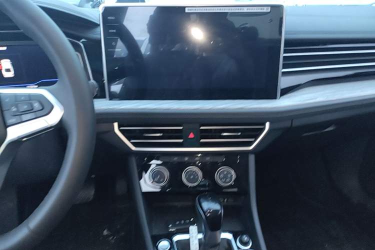 Used Volkswagen Sagitar 2025 Revised Version Three 300TSI DSG Excellence Edition Audio And AC Panel