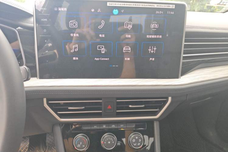 Used Volkswagen Sagitar 2025 300TSI DSG Excellence Edition Audio And AC Panel