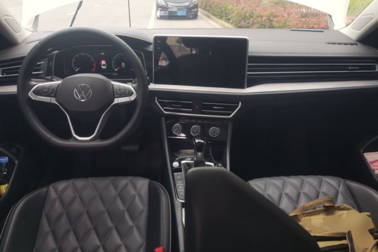 Used Volkswagen Sagitar 2025 300TSI DSG Excellence Edition Center Console