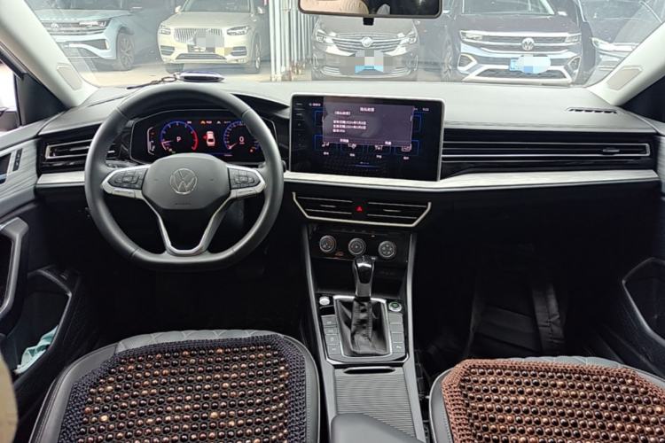 Used Volkswagen Sagitar 2025 300TSI DSG Excellence Edition Center Console