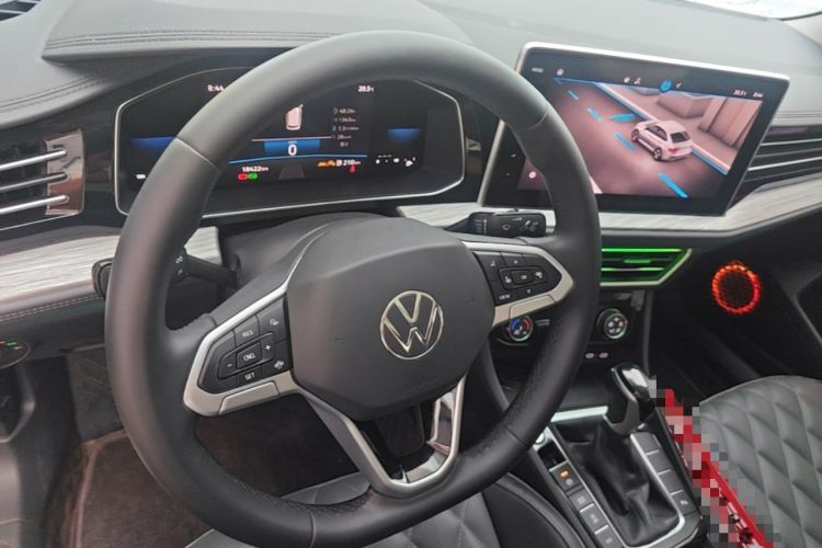 Used Volkswagen Sagitar 2025 Revised 300TSI DSG Excellence Edition Center Console