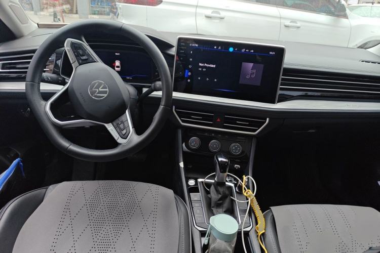 Used Volkswagen Sagitar 2025 Revised 300TSI DSG Excellence Edition Center Console