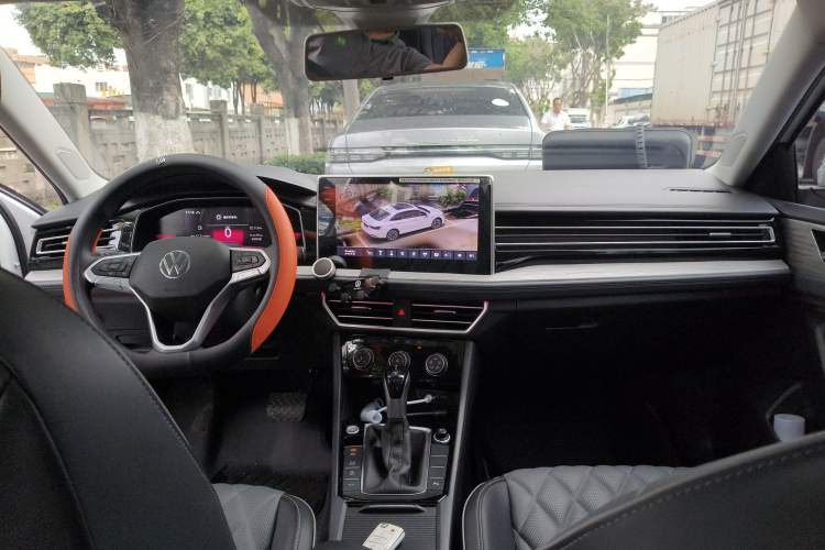 Used Volkswagen Sagitar 2025 300TSI DSG Excellence Edition Center Console