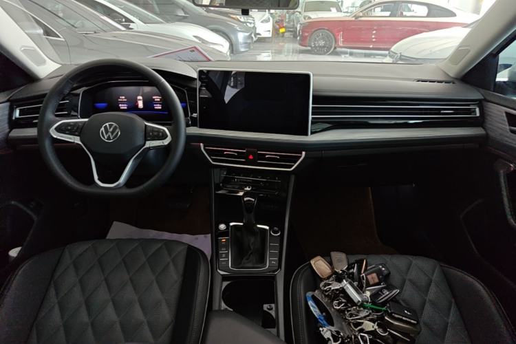 Used Volkswagen Sagitar 2025 300TSI DSG Excellence Edition Center Console