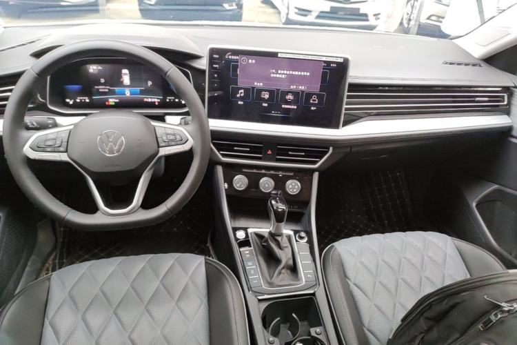 Used Volkswagen Sagitar 2025 Revised 300TSI DSG Excellence Edition Center Console