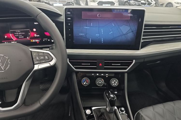 Used Volkswagen Sagitar 2025 300TSI DSG Excellence Edition Center Console
