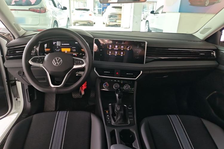 Used Volkswagen Sagitar 2025 Facelifted 300TSI DSG Flyover Edition Center Console