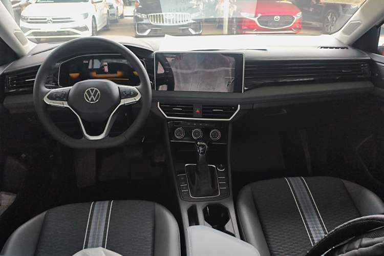 Used Volkswagen Sagitar 2025 Facelift 200TSI DSG Flyover Edition Center Console