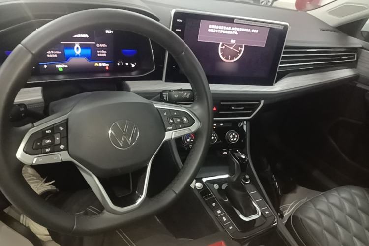Used Volkswagen Sagitar 2025 300TSI DSG Excellence Edition Center Console