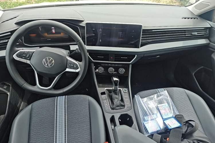 Used Volkswagen Sagitar 2025 200TSI DSG Flyover Edition Center Console