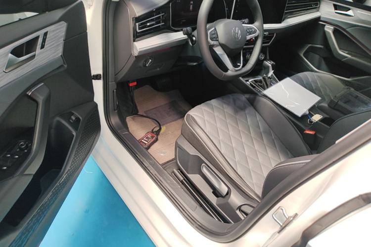 Used Volkswagen Sagitar 2025 Revised 300TSI DSG Excellence Edition Driver Seat