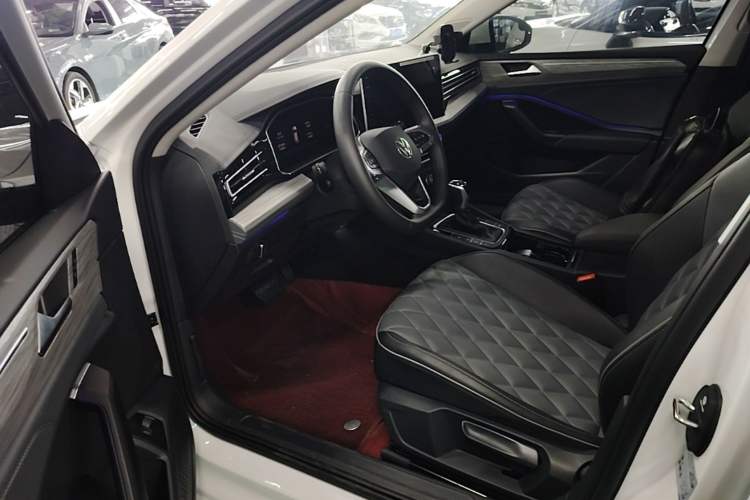 Used Volkswagen Sagitar 2025 Revised 300TSI DSG Excellence Edition Driver Seat