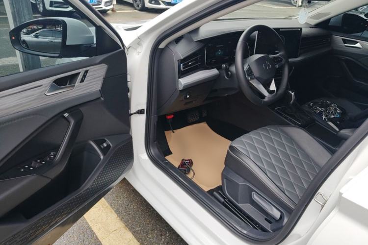 Used Volkswagen Sagitar 2025 300TSI DSG Excellence Edition Driver Seat
