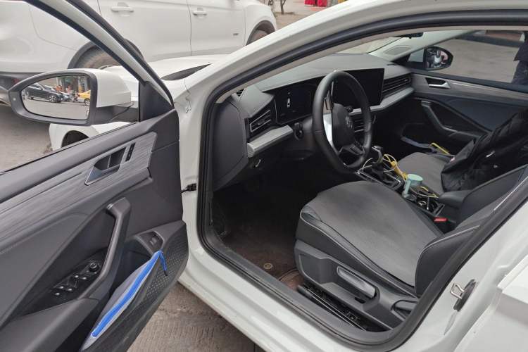 Used Volkswagen Sagitar 2025 Revised 300TSI DSG Excellence Edition Driver Seat