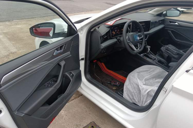 Used Volkswagen Sagitar 2025 Facelift 200TSI DSG Flyover Edition Driver Seat