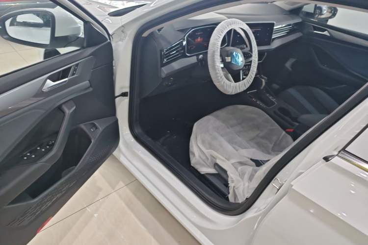 Used Volkswagen Sagitar 2025 Facelift 200TSI DSG Flyover Edition Driver Seat