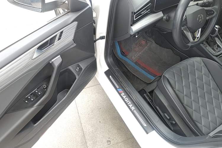 Used Volkswagen Sagitar 2025 300TSI DSG Excellence Edition Driver Seat