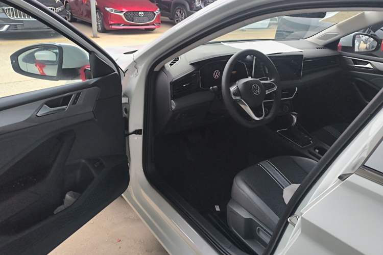 Used Volkswagen Sagitar 2025 Facelift 200TSI DSG Flyover Edition Driver Seat