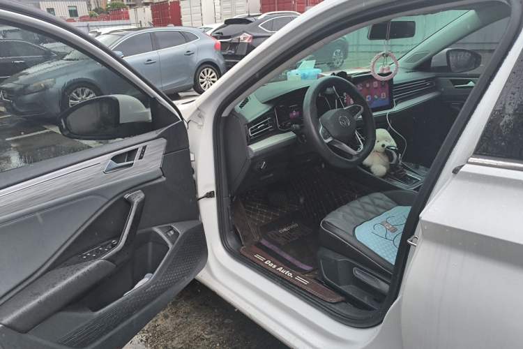 Used Volkswagen Sagitar 2025 Revised 300TSI DSG Excellence Edition Driver Seat