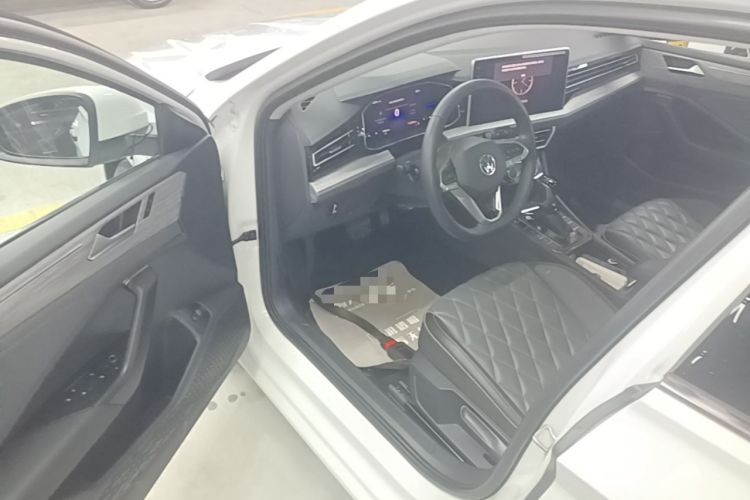 Used Volkswagen Sagitar 2025 300TSI DSG Excellence Edition Driver Seat