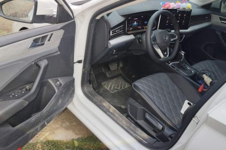 Used Volkswagen Sagitar 2025 Revised 300TSI DSG Excellence Edition Driver Seat