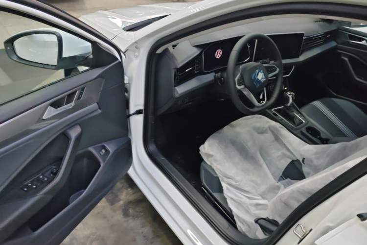 Used Volkswagen Sagitar 2025 Facelift 200TSI DSG Flyover Edition Driver Seat