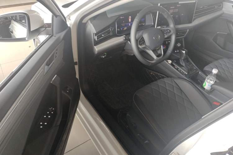 Used Volkswagen Sagitar 2025 Revised Version 2 300TSI DSG Excellence Edition Driver Seat