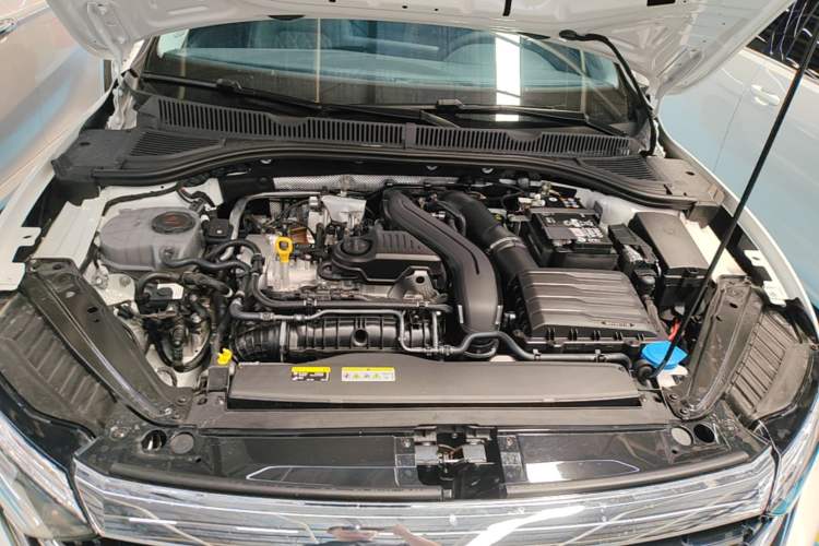 Used Volkswagen Sagitar 2025 Revised 300TSI DSG Excellence Edition Engine Bay