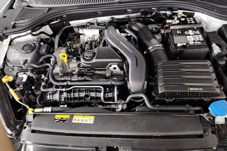 Used Volkswagen Sagitar 2025 Revised 300TSI DSG Excellence Edition Engine Bay