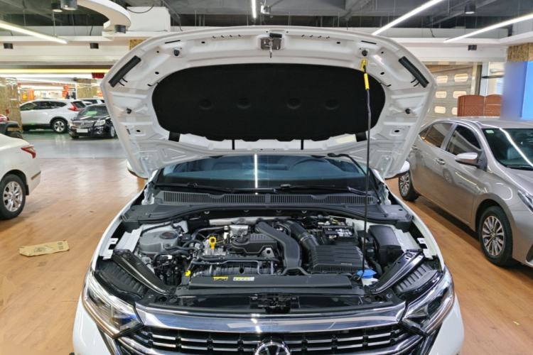 Used Volkswagen Sagitar 2025 Revised 300TSI DSG Excellence Edition Engine Bay