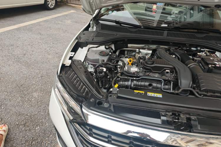 Used Volkswagen Sagitar 2025 Revised Version 2 300TSI DSG Excellence Edition Engine Bay Right