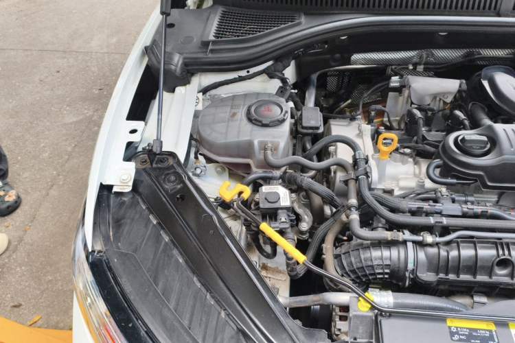 Used Volkswagen Sagitar 2025 300TSI DSG Excellence Edition Engine Bay Right