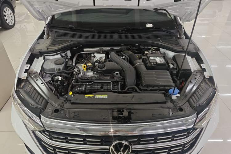 Used Volkswagen Sagitar 2025 Revised Version 2 300TSI DSG Excellence Edition Engine Bay