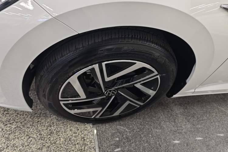 Used Volkswagen Sagitar 2025 300TSI DSG Excellence Edition Exterior 4