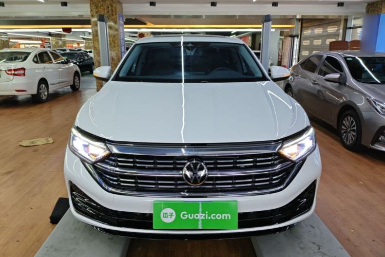 Used Volkswagen Sagitar 2025 Revised 300TSI DSG Excellence Edition Front
