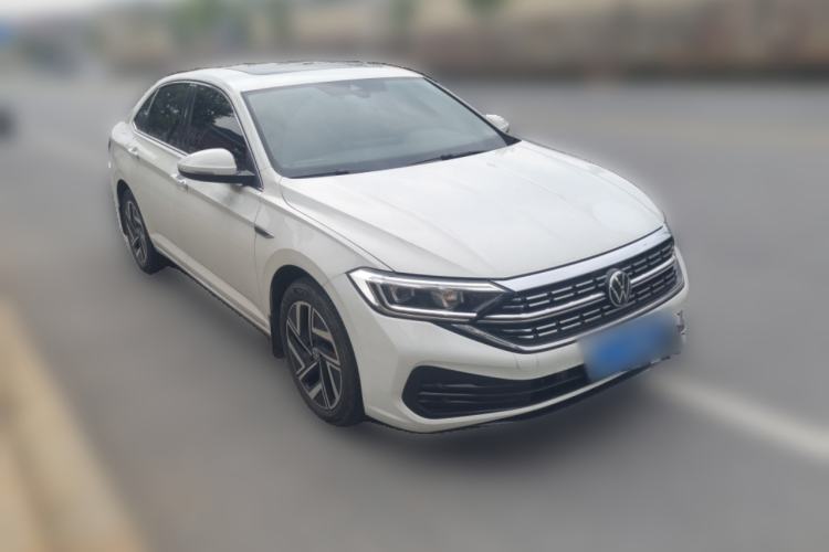 Used Volkswagen Sagitar 2025 300TSI DSG Excellence Edition Front Right 45 Deg