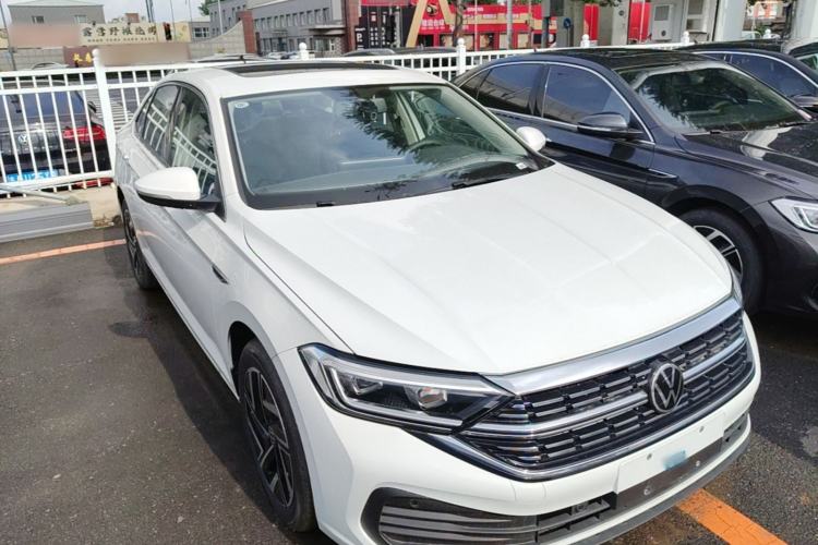Used Volkswagen Sagitar 2025 Revised Version Three 300TSI DSG Excellence Edition Front Right 45 Deg