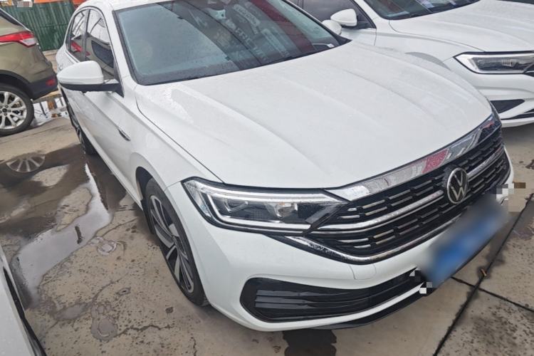 Used Volkswagen Sagitar 2025 Revised 300TSI DSG Excellence Edition Front Right 45 Deg