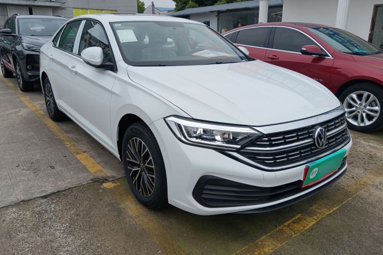 Used Volkswagen Sagitar 2025 Facelift 200TSI DSG Flyover Edition Front Right 45 Deg