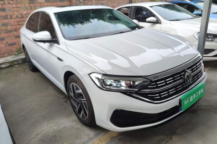 Used Volkswagen Sagitar 2025 Revised 300TSI DSG Excellence Edition Front Right 45 Deg
