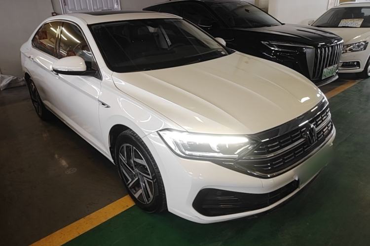 Used Volkswagen Sagitar 2025 300TSI DSG Excellence Edition Front Right 45 Deg