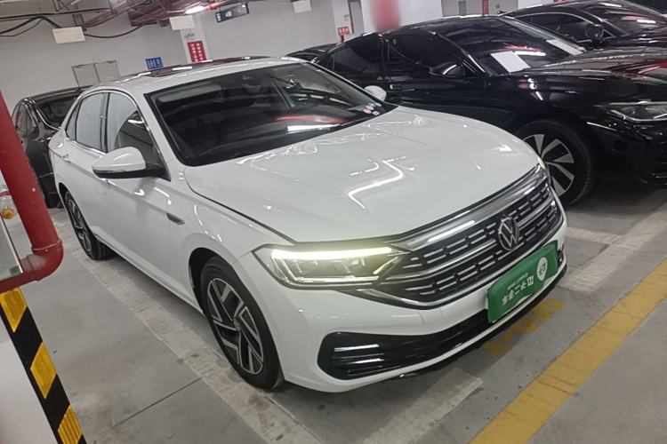 Used Volkswagen Sagitar 2025 300TSI DSG Excellence Edition Front Right 45 Deg