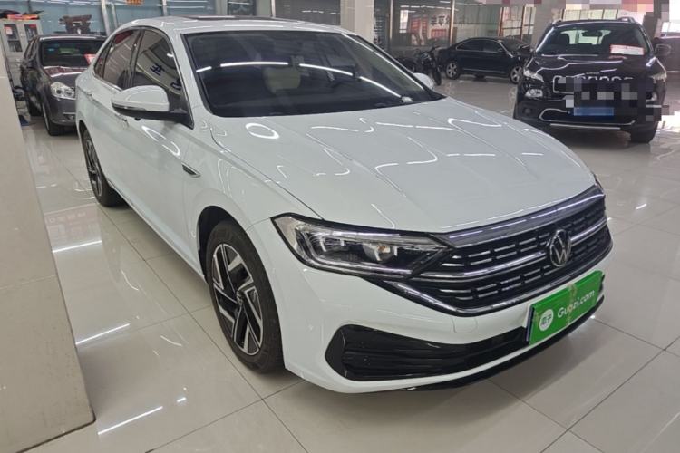 Used Volkswagen Sagitar 2025 Revised Version 2 300TSI DSG Excellence Edition Front Right 45 Deg