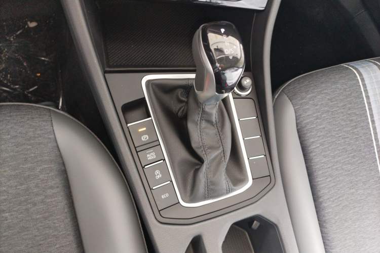 Used Volkswagen Sagitar 2025 Facelift 200TSI DSG Flyover Edition Gear Lever