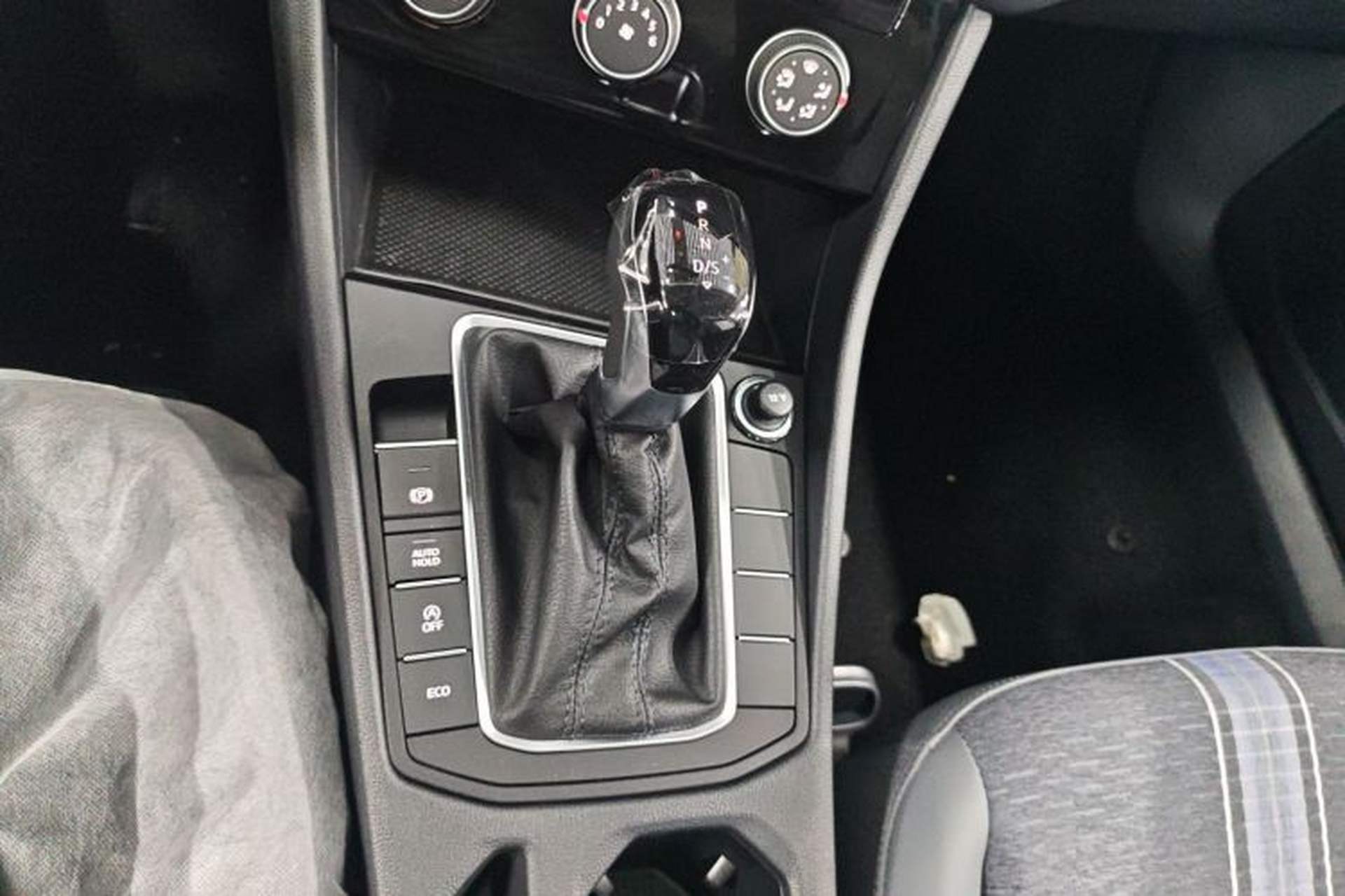 Used Volkswagen Sagitar 2025 Facelift 200TSI DSG Flyover Edition Gear Lever
