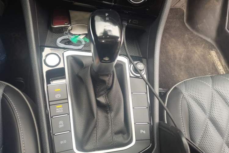 Used Volkswagen Sagitar 2025 300TSI DSG Excellence Edition Gear Lever