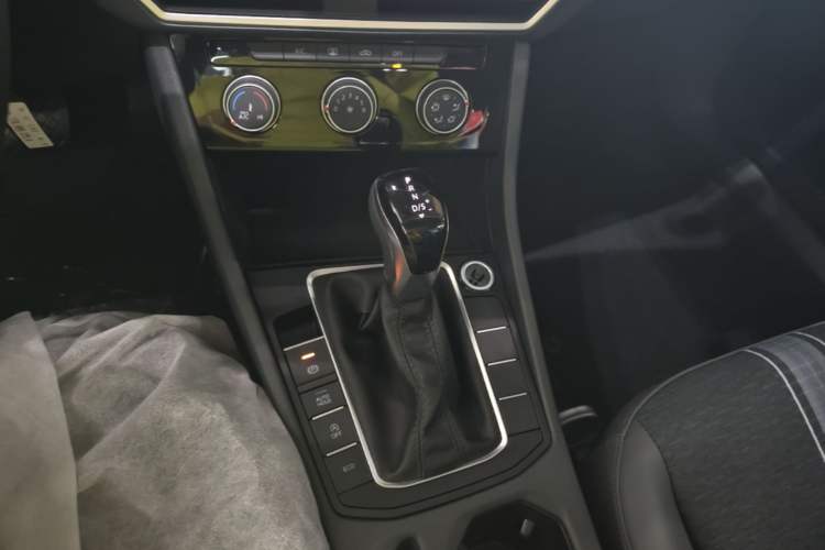 Used Volkswagen Sagitar 2025 Facelift 200TSI DSG Flyover Edition Gear Lever
