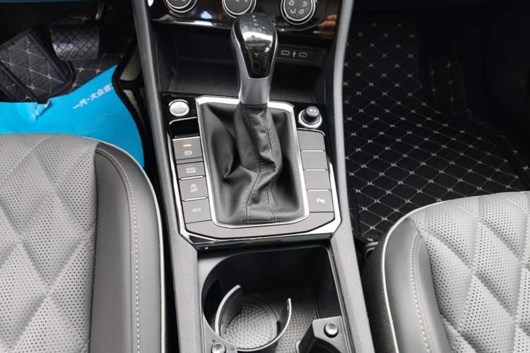 Used Volkswagen Sagitar 2025 Revised Version Three 300TSI DSG Excellence Edition Gear Lever